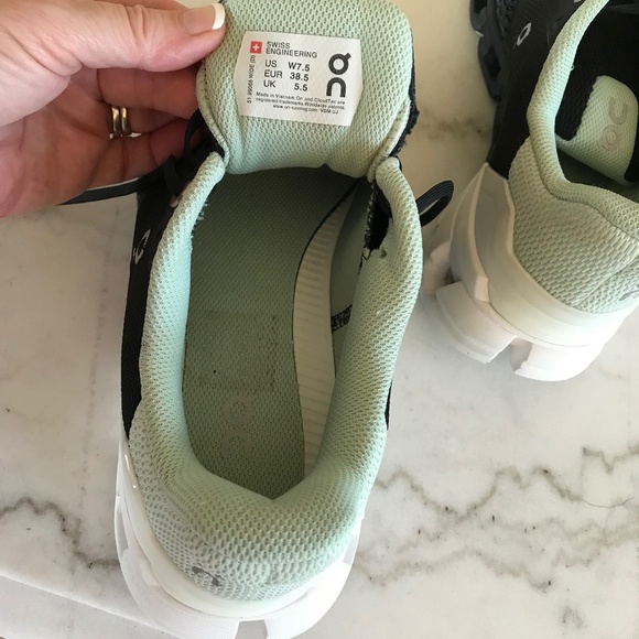 ON CLOUD FLYER RUNNING SHOES - Picture 11 of 13